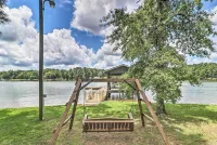 Waterfront Lake Sinclair Home w/ Boat Dock! - 3-stjärniga