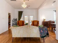 The August Inn Hotel di Spring