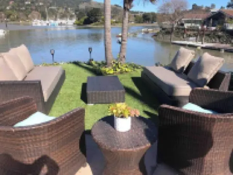 Luxury Tranquil Waterfront Haven w/Pool & Spa