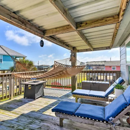 Steps to Sand: Surfside Beach Gem w/ Large Yard