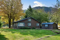 Baring Bend Lodge Hotels in Baring