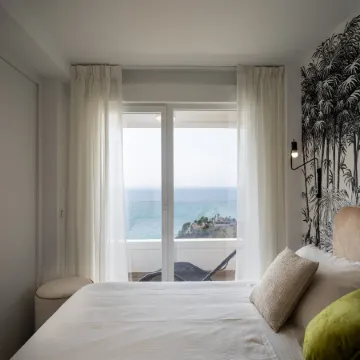 Apartment in Nerja with Sea Views & Pool