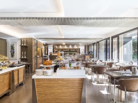 Mercure Villa Romanazzi Carducci Bari Отели рядом с достопримечательностью «Университет Бари»