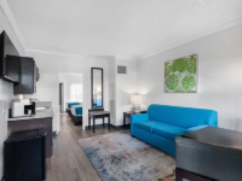 โอเอซิส เบย์ สวีทส์, แทมปา, บุชการ์เด้นส์, ยูเอสเอฟ โรงแรมในแทมปา