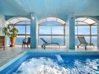 Villa in Cala Canyelles with Sea Views & Pool Отели в г. 