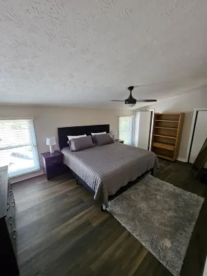 Cozy retreat in Athens - convenient location, walk to Five Points, close to UGA.