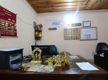 StayApart I the Maple Residences - Lake Front Отели рядом с достопримечательностью «Shree Kainchi Hanuman Mandir»