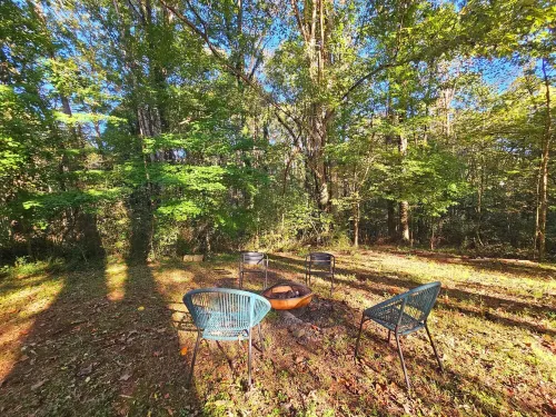 Refreshing home with WiFi, AC, fireplace in marvelous Heart of Yadkin Valley Hotels in Yadkin County