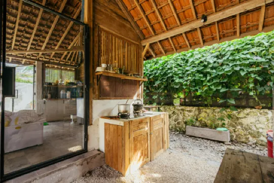 Stugan Nyitdah Отели рядом с достопримечательностью «Kantor Perpustakaan Pemerintah Kabupaten Badung»