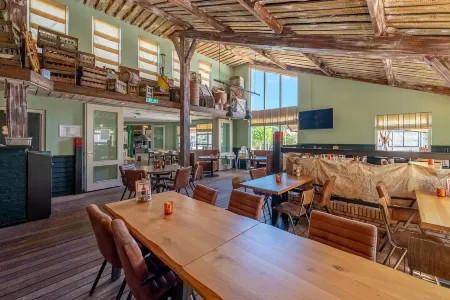 Luxurious, 2 Bathroom Holiday Home, 1,5 km from the Beach