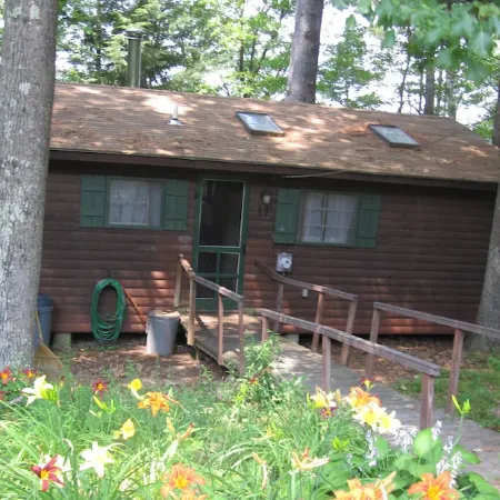 Private and Cozy Cottage, Excellent Fishing And Swimming; Sleeps 6.