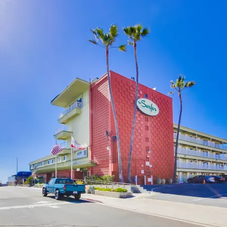 Surfer Beach Hotel Отели рядом с достопримечательностью «Пасифик-Бич»