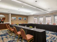Homewood Suites by Hilton Kansas City - Airport Hotéis em May