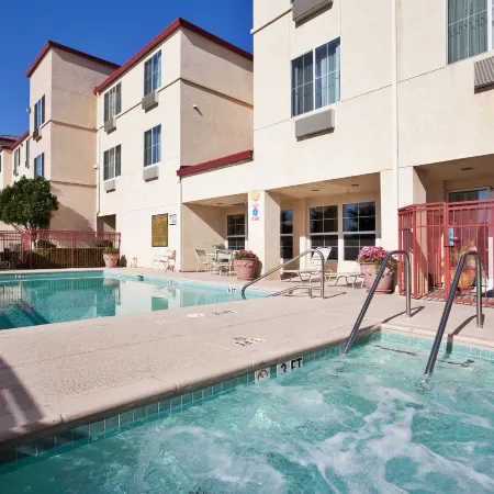 Holiday Inn Express & Suites TRACY by IHG
