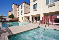 Holiday Inn Express & Suites TRACY by IHG - Pools
