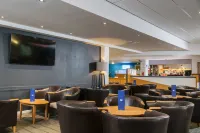 ฮอลิเดย์ อินน์ เอ็กซ์เพรส อินเวอร์เนสส์ บาย IHG - ที่มีบาร์