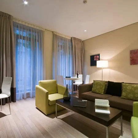 B-Aparthotel Grand Place