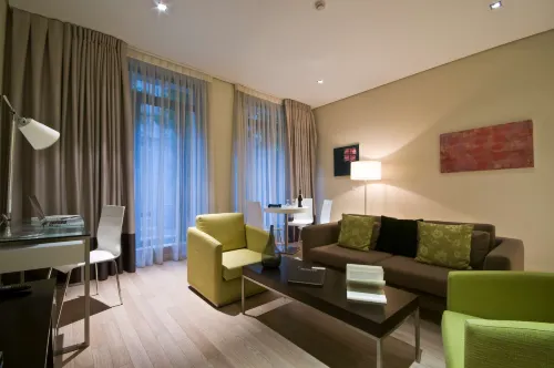 B-Aparthotel Grand Place - Apartments