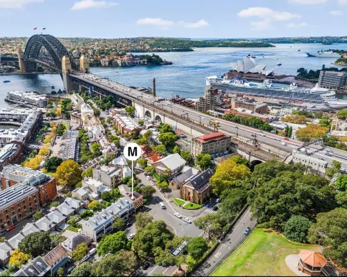 Luxury Colonial Terrace House in the Rocks Hotels in Millers Point