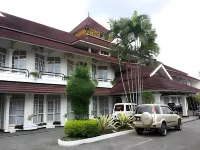 Urbanview Hotel Crown Tasikmalaya by RedDoorz Hotels in Cipedes Subdistrict