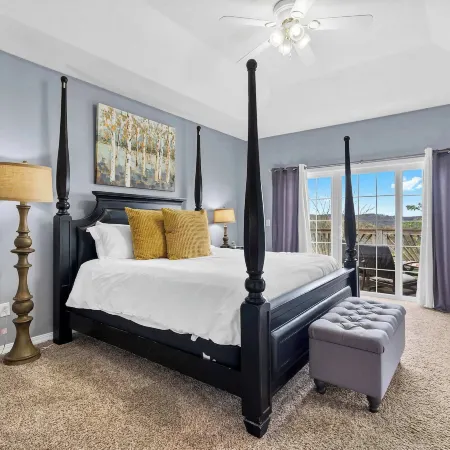 The Greenview Manor - Lake Views