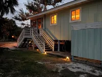 Island Getaway•Beach House•Dock•Pet Friendly•Little Gasparilla Island, WiFi Hotels in Placida