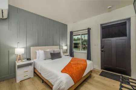 Smart Key Entry and Free Wi-Fi Access - Cozy Inviting Retreat