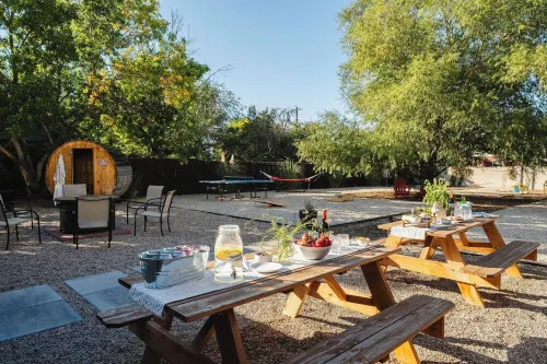 Hot Tub, Fire Pit and Barrel Sauna,  and one left turn to worlds best skiing! Hotels in Midvale