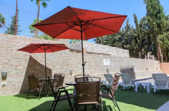 Almond Hotel Apartments โรงแรมใน