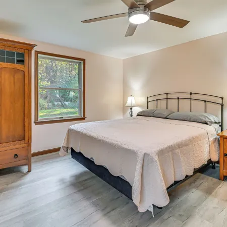 Dirt Road Digs - Quiet Home in Lakeville!