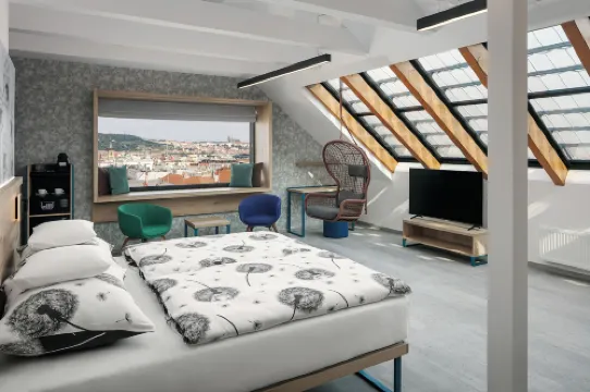 EA Hotel Moment Self Check-IN