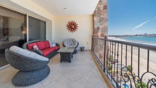 Vacationer's Dream Getaway Ocean Front Condo - Beach