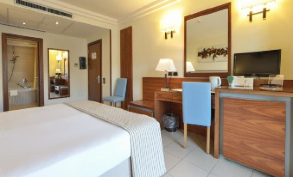 Suites & Residence Hotel