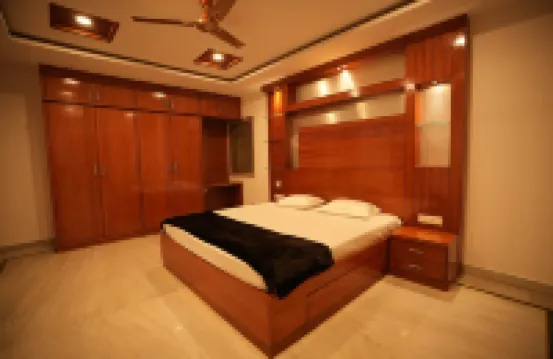 Stylish 4-Bedroom Family Getaway: Luxury Living Hotels in 