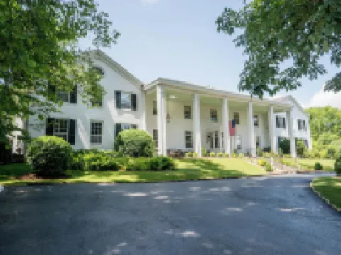 Historic General Lewis Inn Hotels in Lewisburg