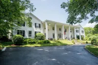 Historic General Lewis Inn
