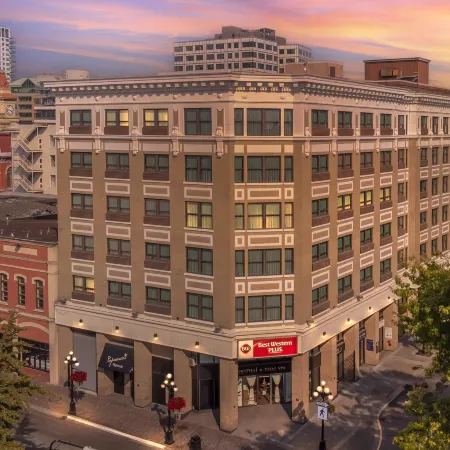 Best Western Plus Carlton Plaza Hotel
