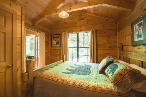 All-Season Sunroom and Hot Tub Marion Cabin Retreat - 4 étoiles