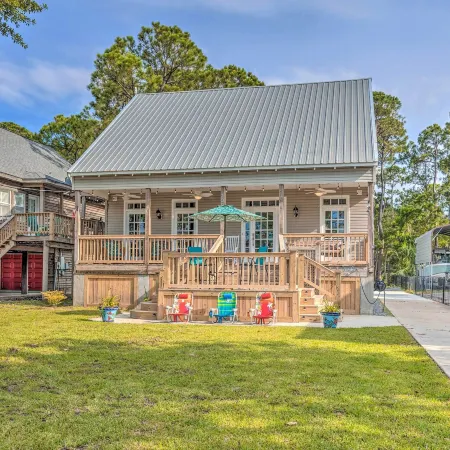 Bayfront Home with Kayaks, Paddleboards and Bikes