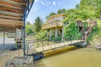 Lakefront Ozark Cottage: Deck w/ Covered Dock! - Holiday Apartments