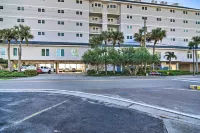 Coastal Clearwater Condo Half Mile to Beach! - vue mer