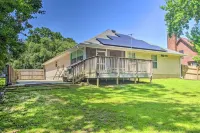 Cozy-Modern Pensacola Home Large Yard, Grill - Wifi