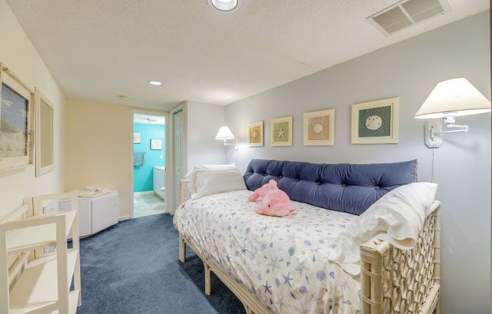 Sea Colony Condo w/ Balcony ~ 1 Mi to Beach!