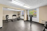 Days Inn by Wyndham Liberty - Gym