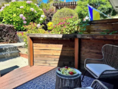 Charming Garden Oasis, Walkable, Laundry, Parking, 1 Br