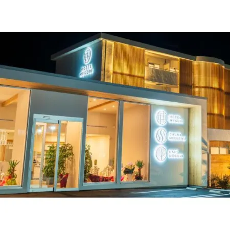 ＨＯＴＥＬ　ＭＥＧＵＲＩ