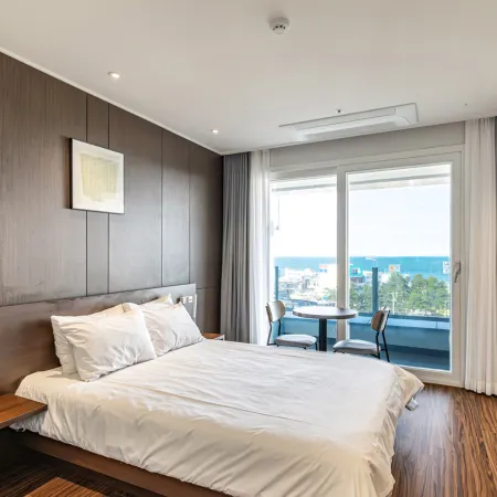 Richeville Signature Hotel and Residence Отели рядом с достопримечательностью «Daepohang Port»