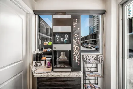 Inn at 50 - Long Beach Convention Center