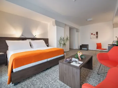 EA Business Hotel Jihlava Отели в г. 