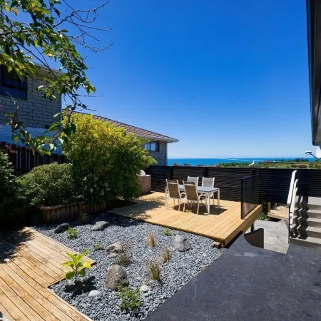 Ocean & Mountain Views 3-bedroom Home